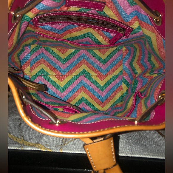 Hand bag, bucket style, draw string, turquoise, colorful inside, feet on bottom - Picture 6 of 11